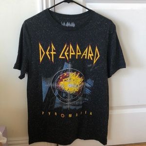 NEVER WORN def leppard band t shirt